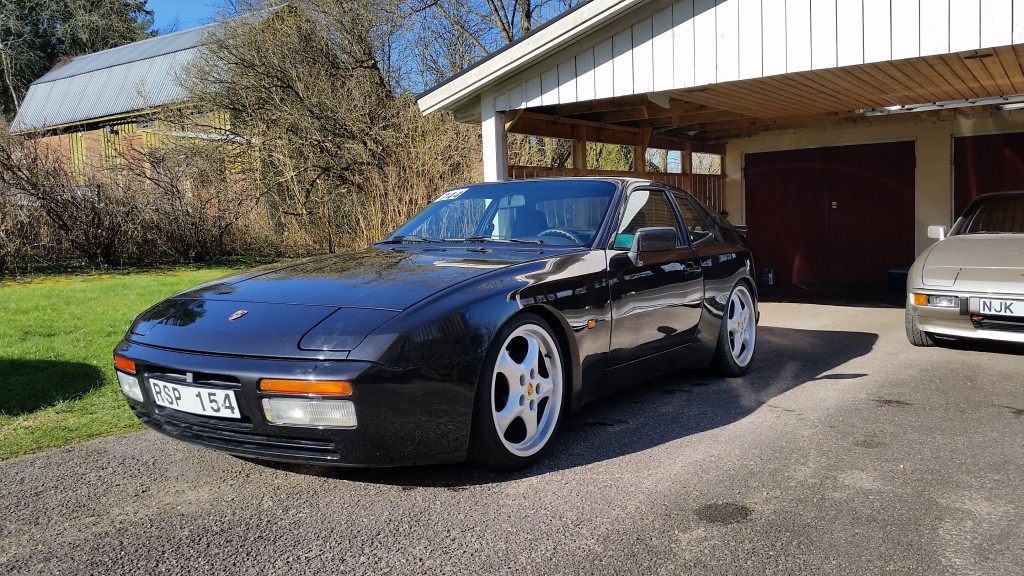 944S2